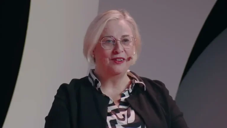 Ana Ayerbe, presidenta de RENIC, durante la mesa redonda del X Aniversario de RENIC en 20ENISE